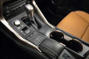 2015LexusNX_touchpad