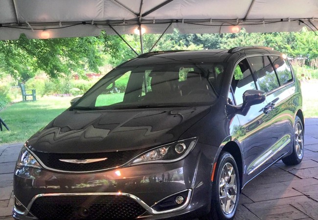 2017 Chrysler Pacifica wows a typically minivan-averse crowd