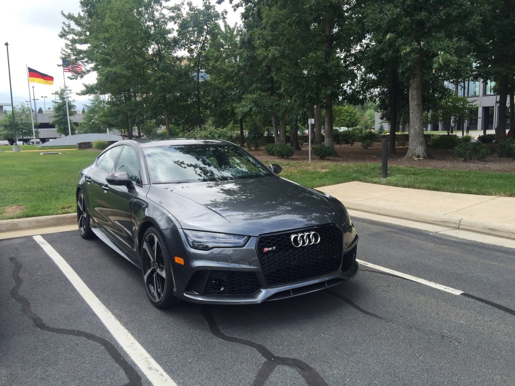 2016 Audi RS7 front quarter