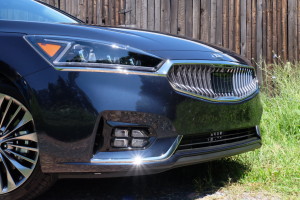 2017 Kia Cadenza grille