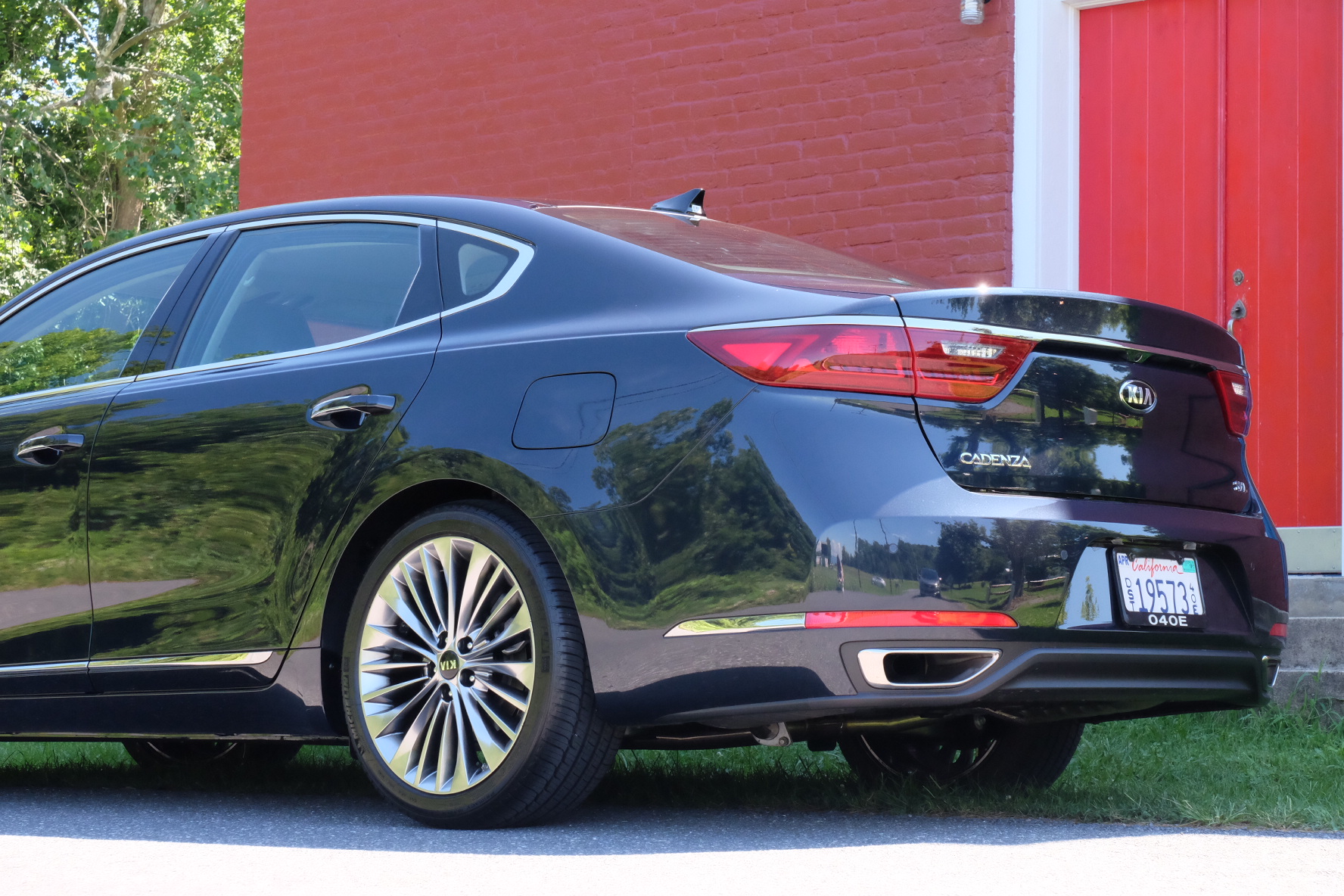 2017 Kia Cadenza rear